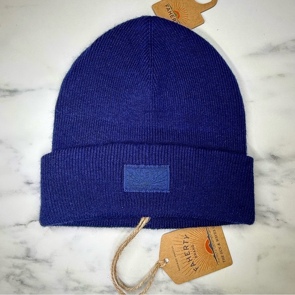 Faherty Accessories - NWT Faherty Essential Beanie in Navy, OS